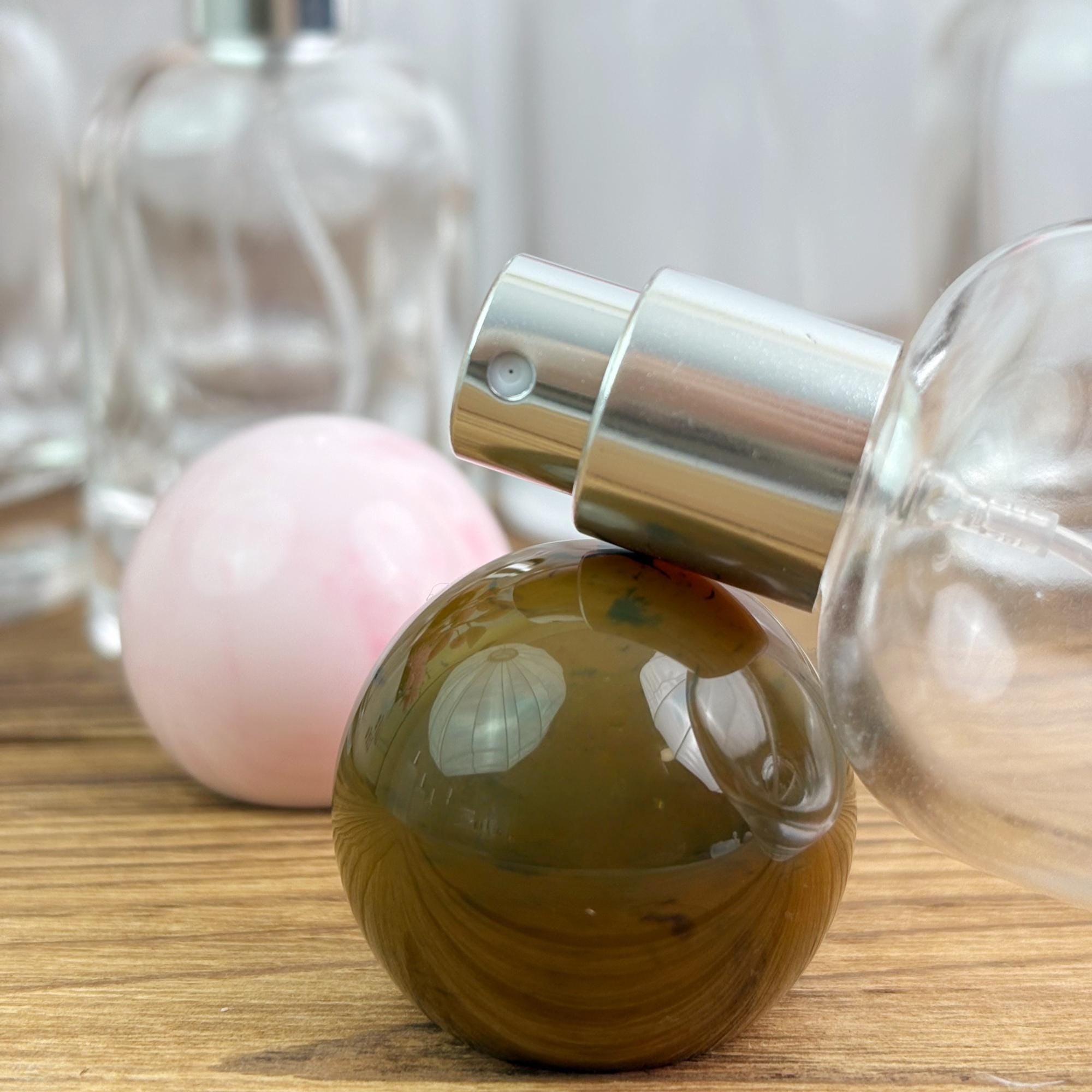 Clear Glass Spray Bottle with Ball Cap