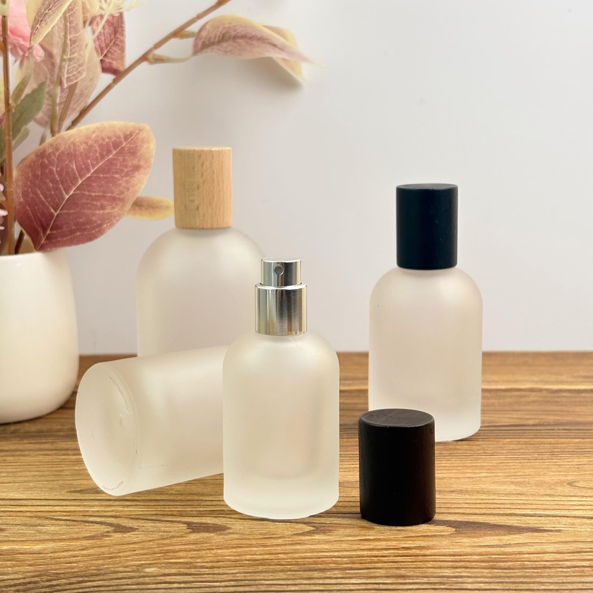 30ml 50ml 100ml Frosted Glass Perfume Spray Bottle with Wood Cap