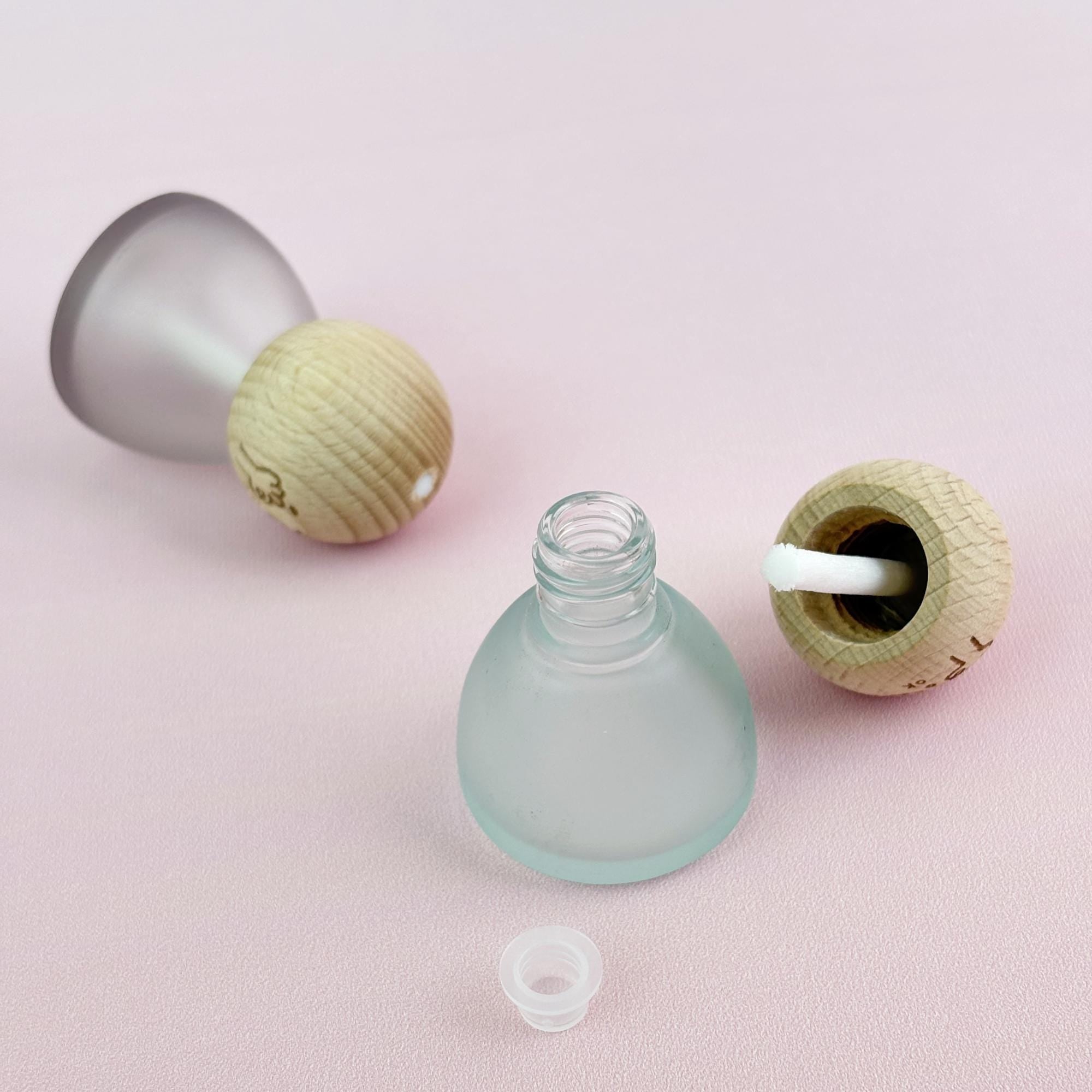 8ml Solid Frosted Glass Aromatherapy Diffusers with Wooden Cap