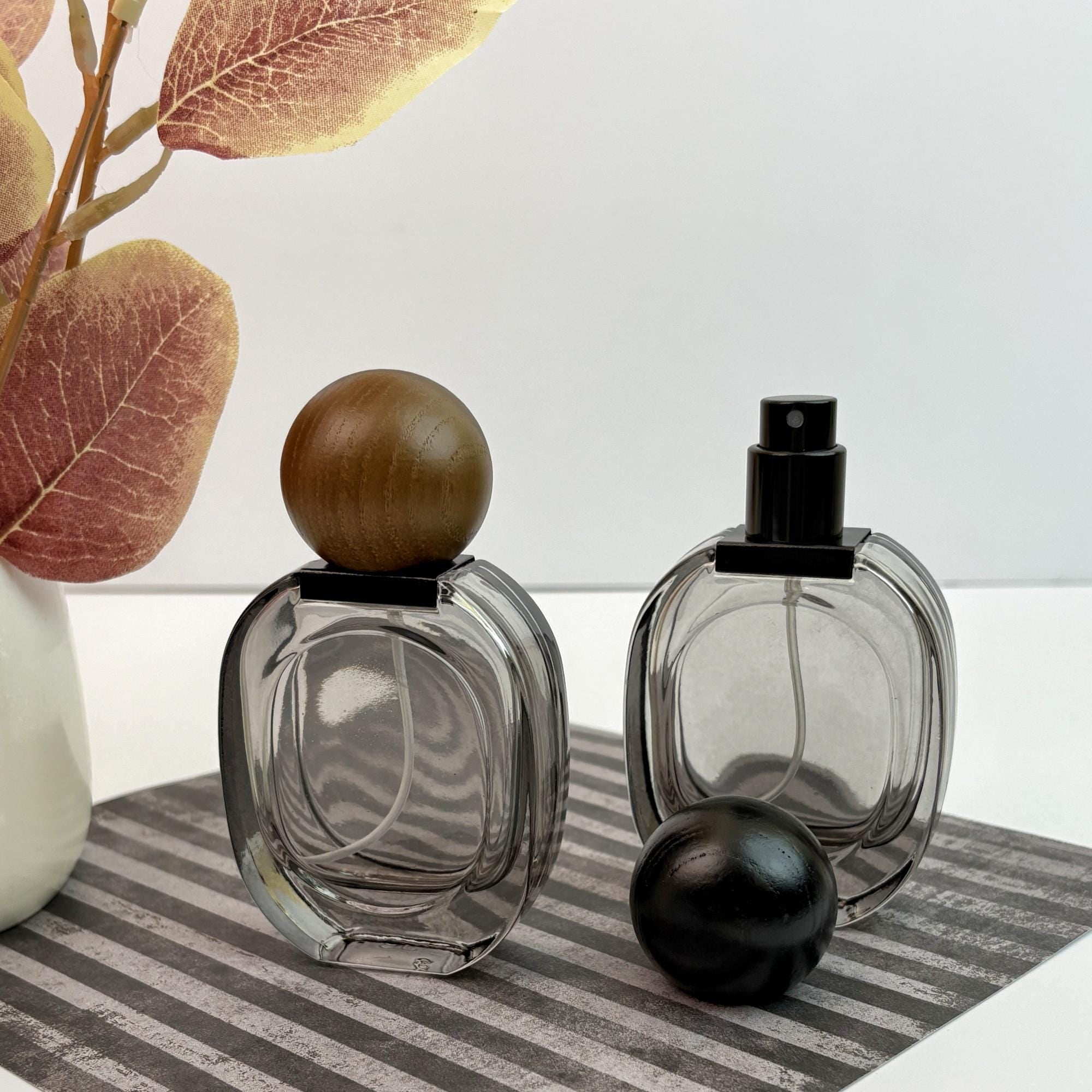 Empty Clear Black Glass Spray Bottles with Wooden Caps