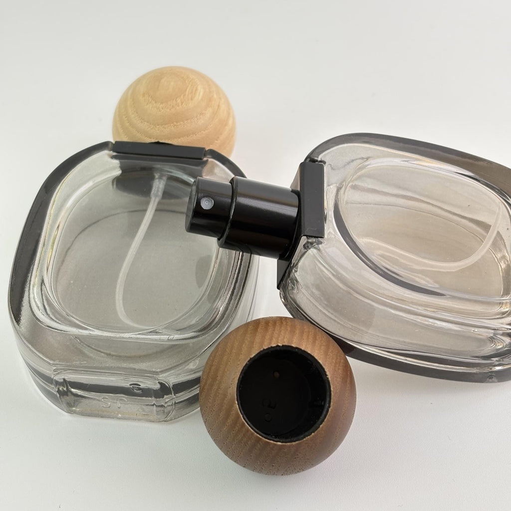 Empty Clear Black Glass Spray Bottles with Wooden Caps