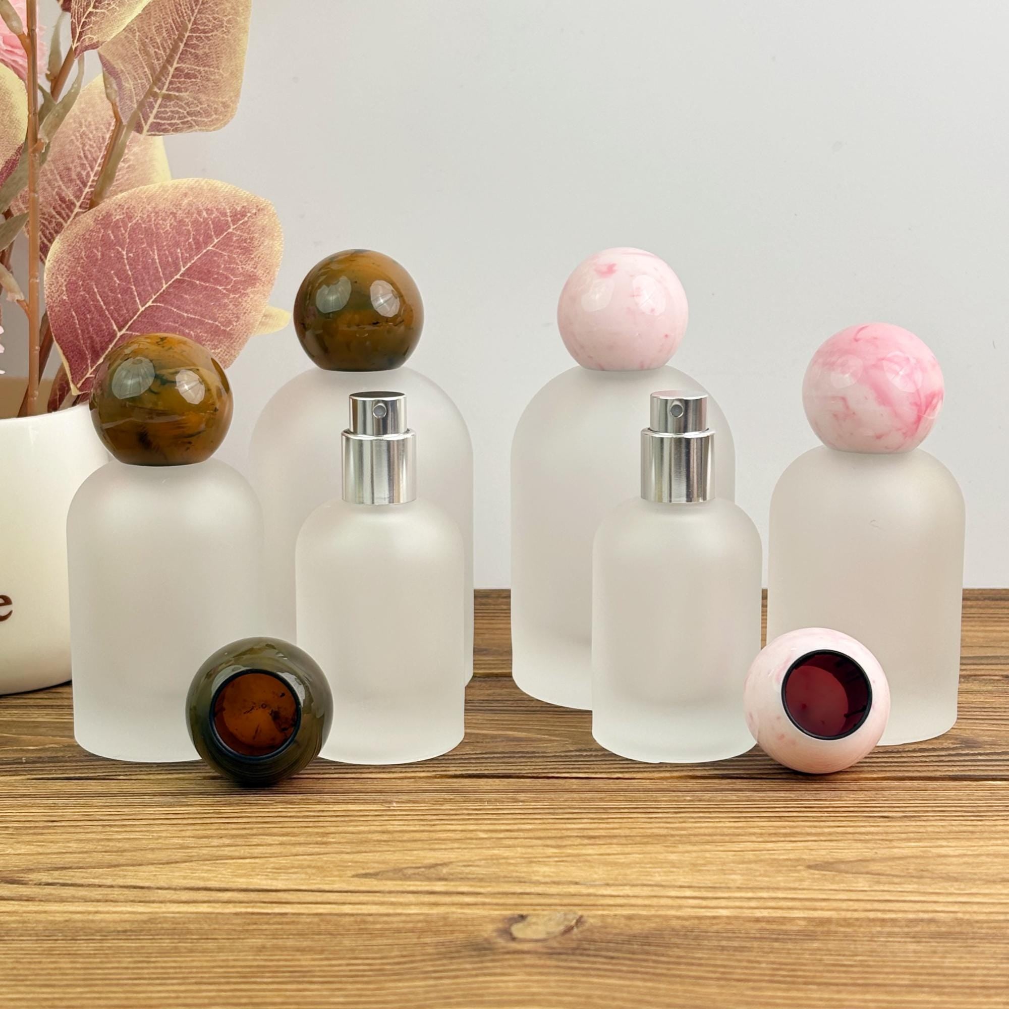 Frosted Glass Spray Bottle with Ball Cap