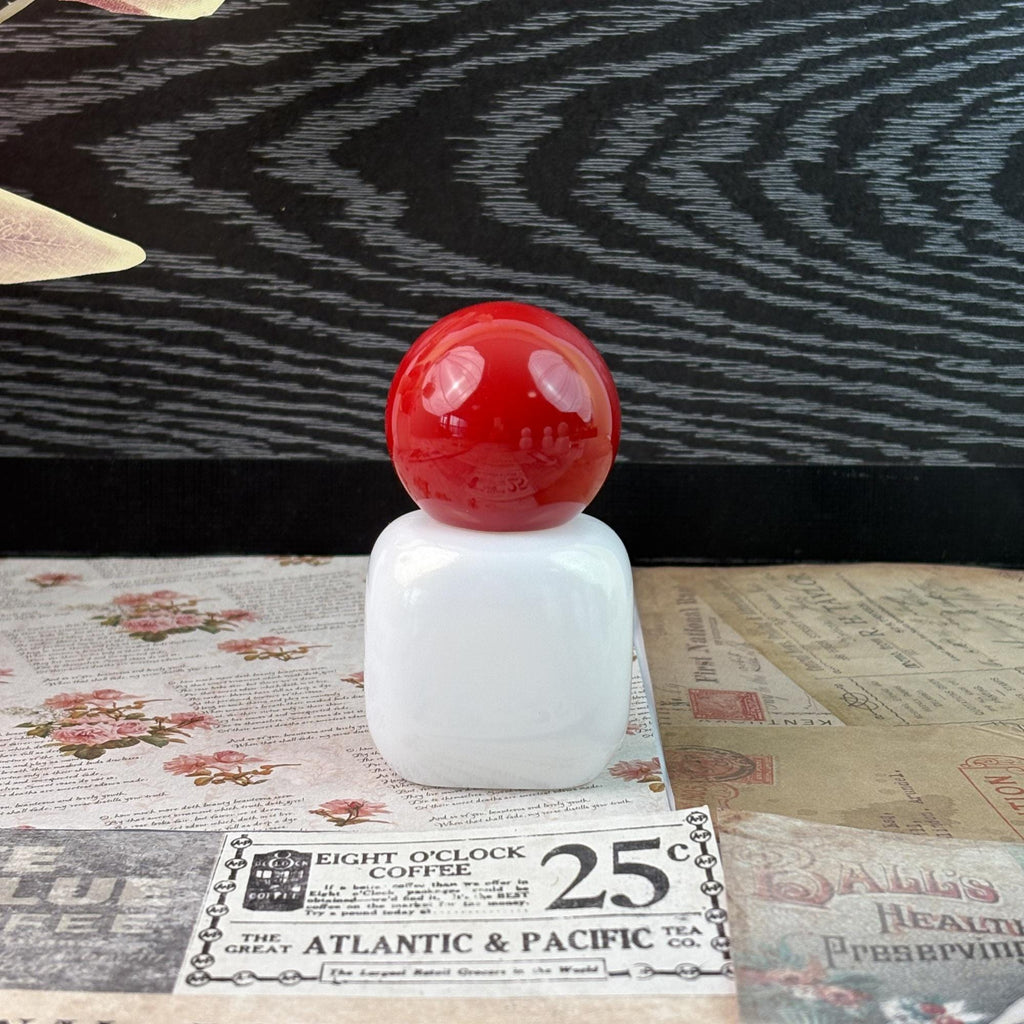 30ml White Glass Dropper Bottles with Plastic Ball Cap