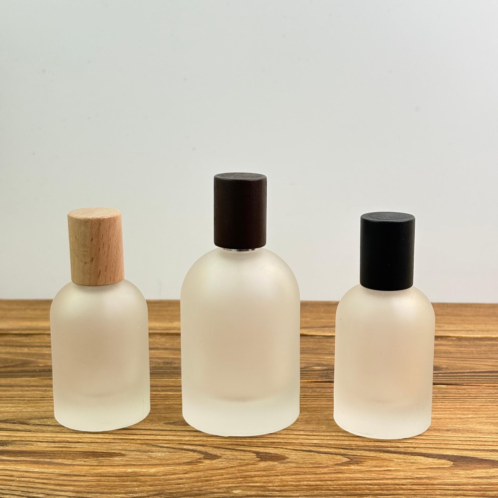 30ml 50ml 100ml Frosted Glass Perfume Spray Bottle with Wood Cap