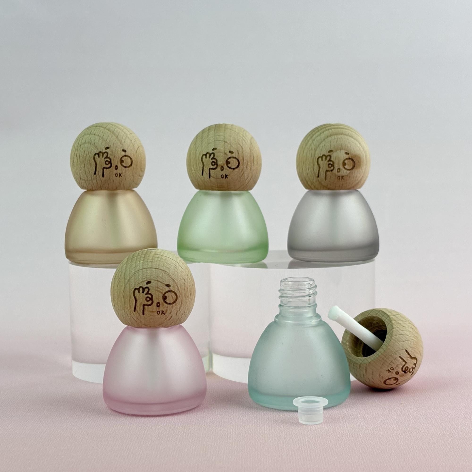 8ml Solid Frosted Glass Aromatherapy Diffusers with Wooden Cap