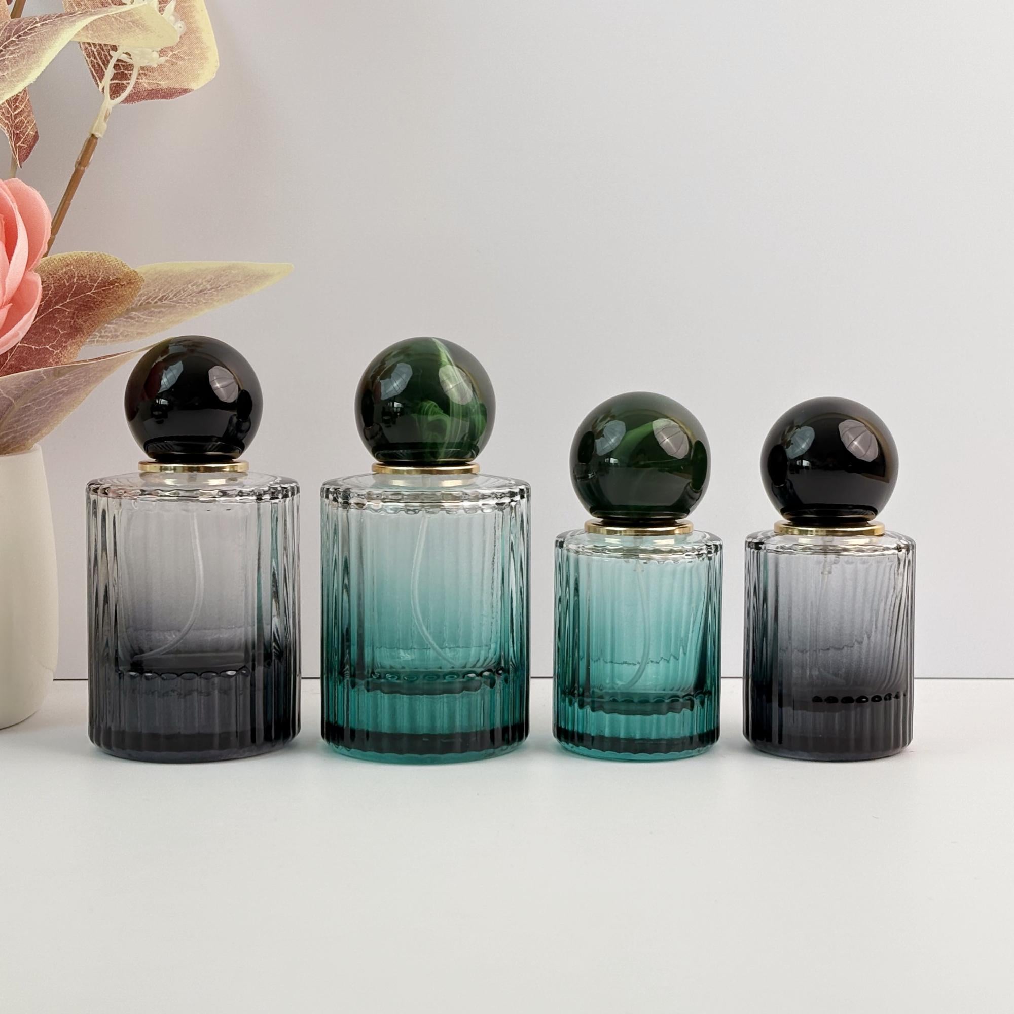 Ribbed Gradient Glass Perfume Spray Bottle with Gold Pump