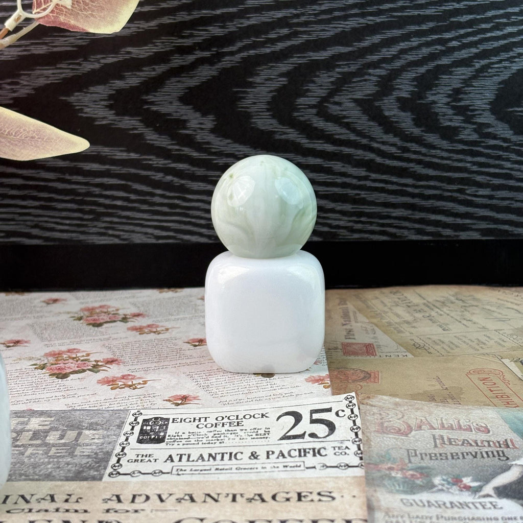 30ml White Glass Dropper Bottles with Plastic Ball Cap