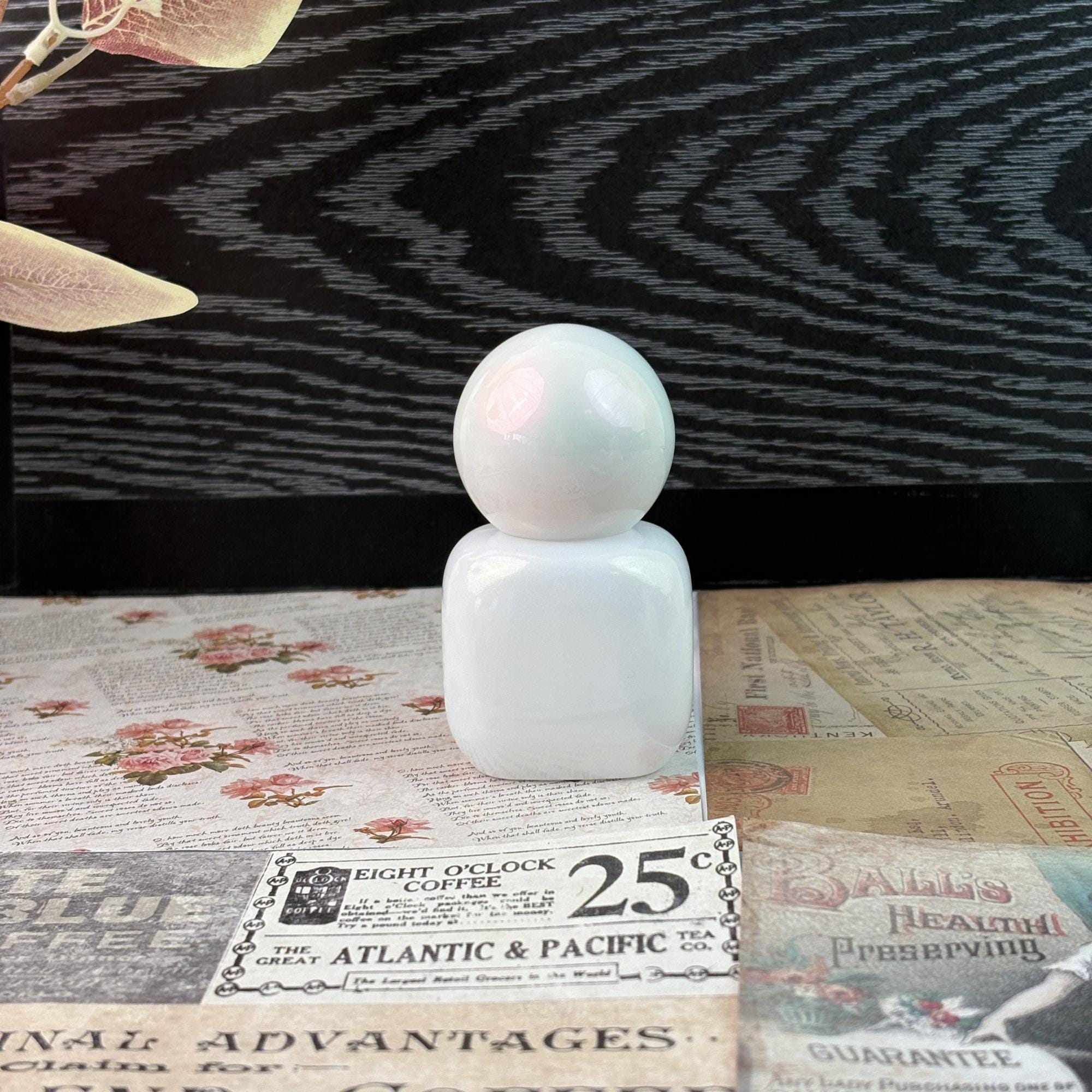 30ml White Glass Dropper Bottles with Plastic Ball Cap