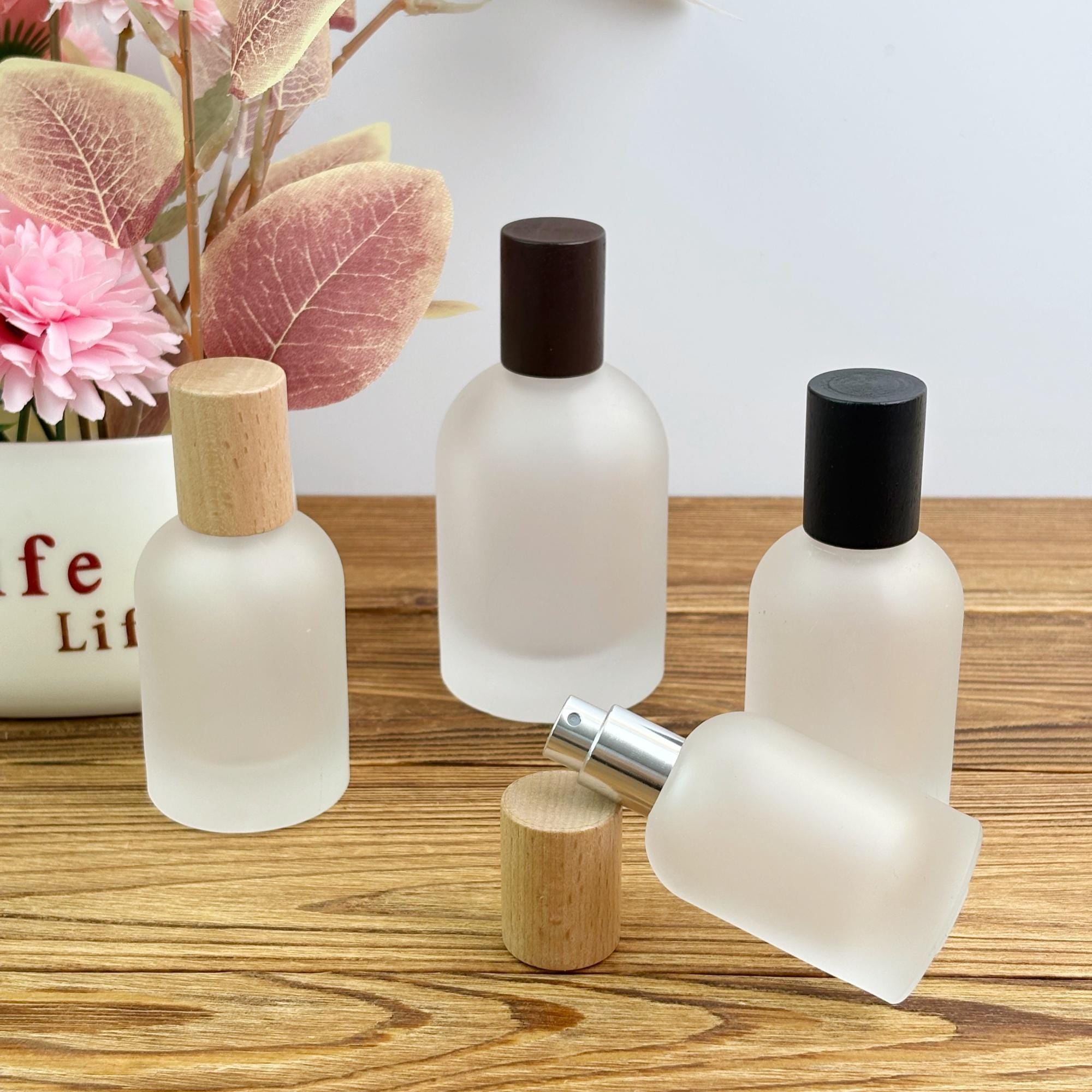 30ml 50ml 100ml Frosted Glass Perfume Spray Bottle with Wood Cap
