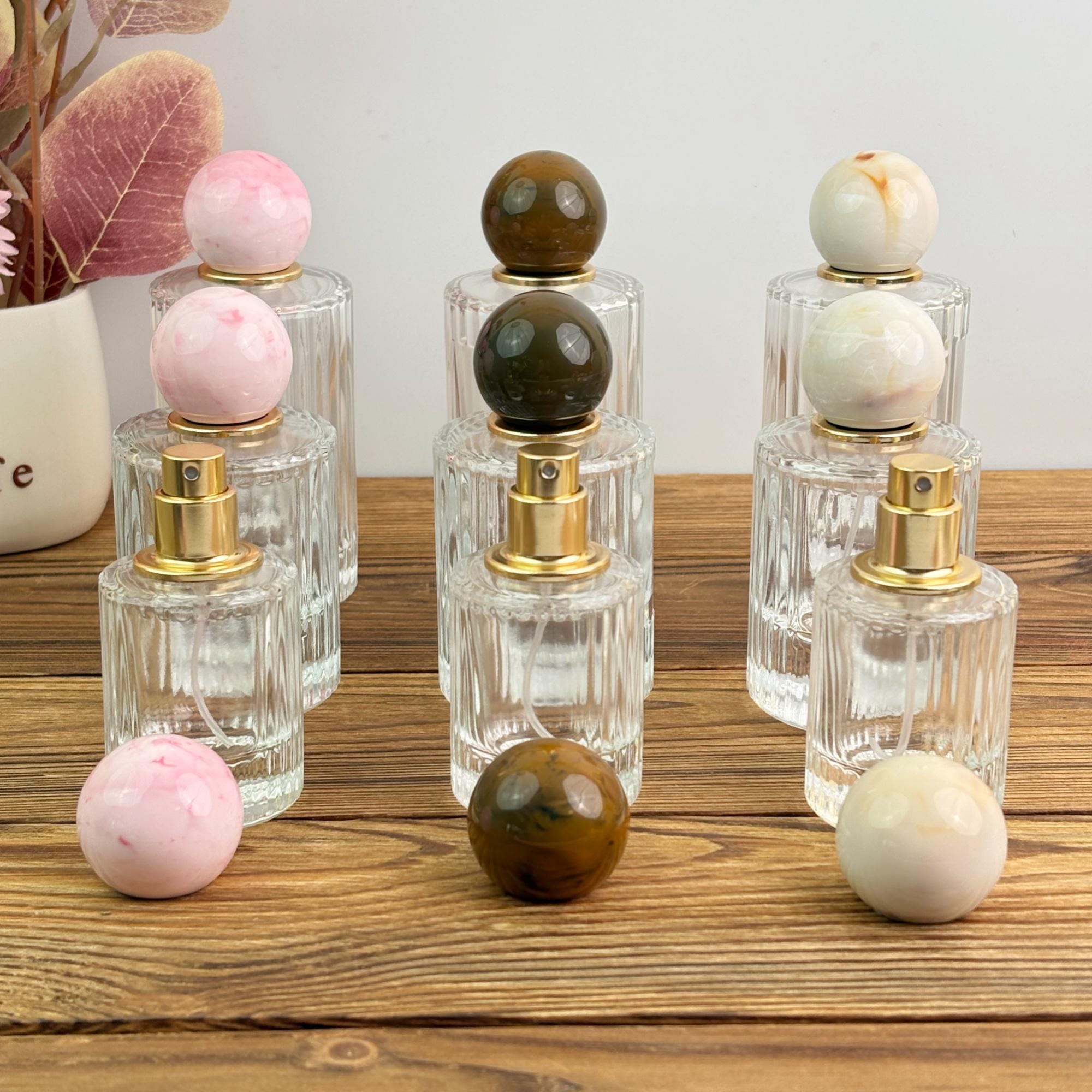 High-end Clear Ribbed Glass Spray Bottle with Marble Ball