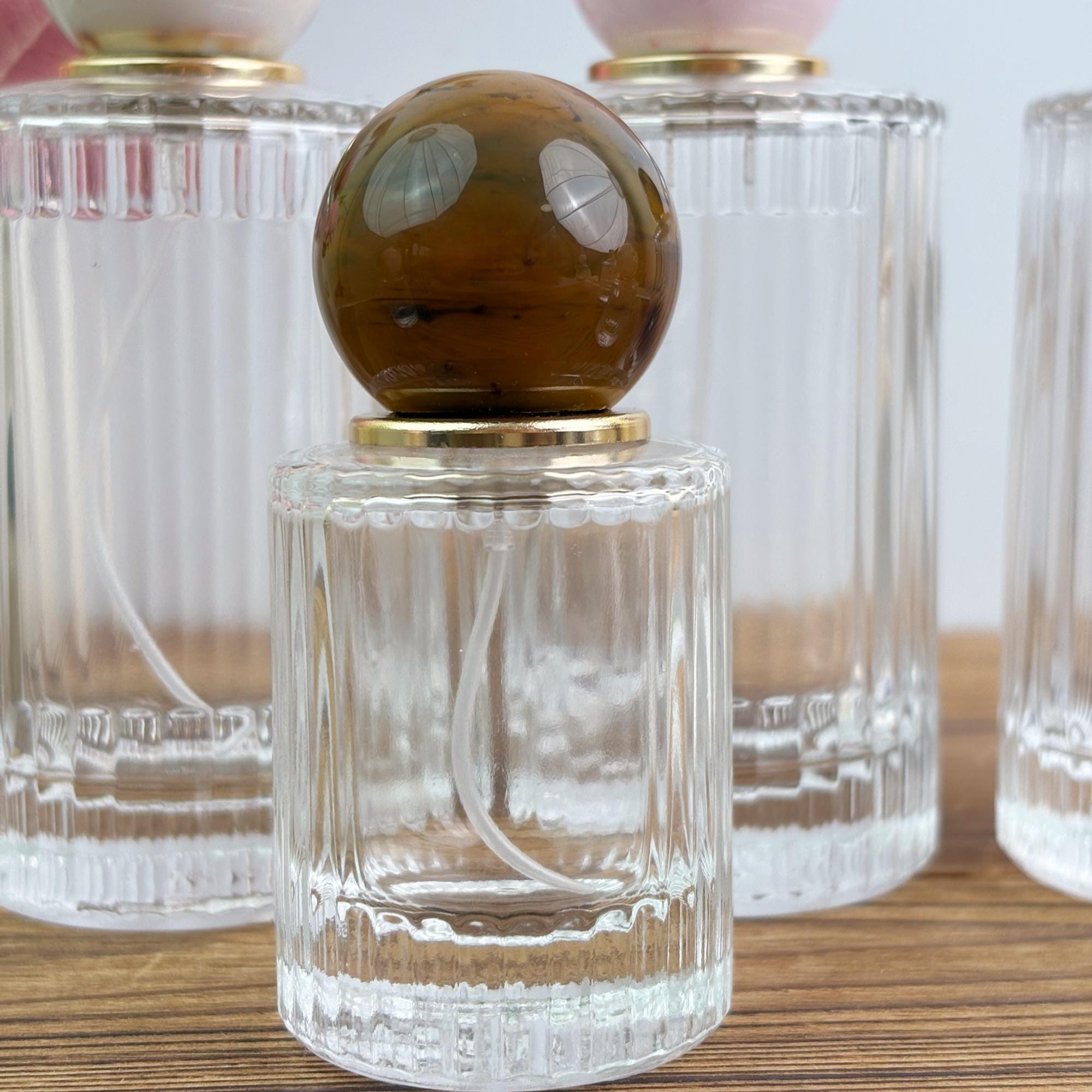 High-end Clear Ribbed Glass Spray Bottle with Marble Ball