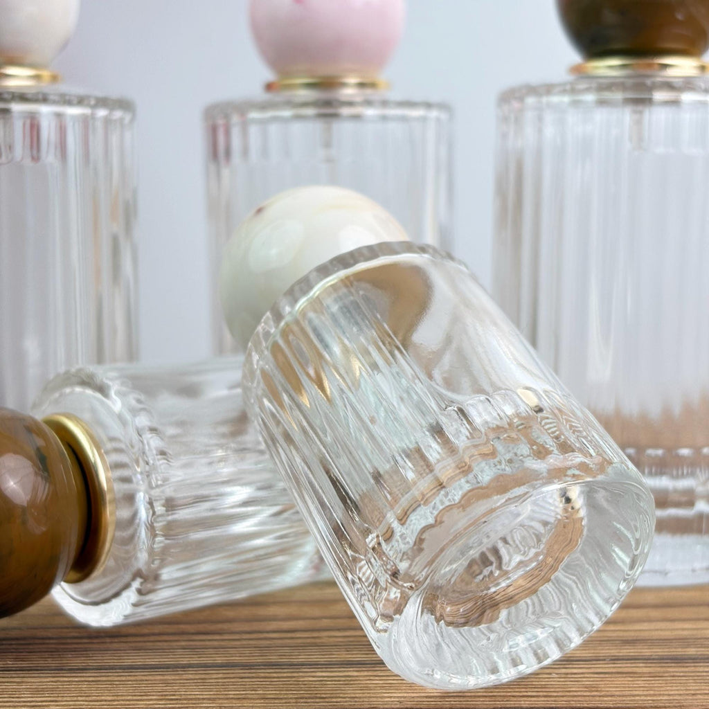 High-end Clear Ribbed Glass Spray Bottle with Marble Ball